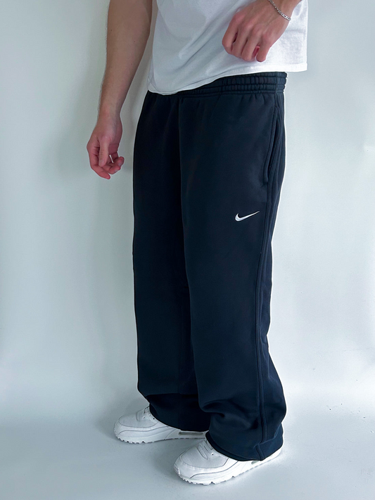 Nike Vintage Jogger Pants – Black
