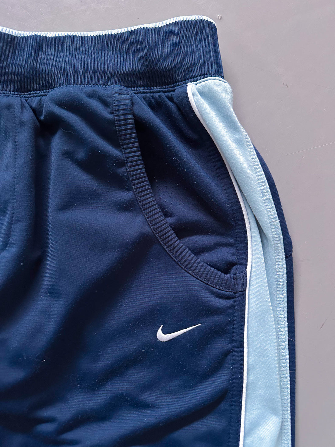Nike Vintage Striped Jogger Pants – Navy Blue